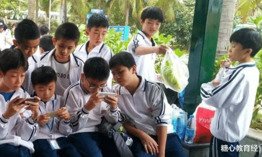 教育局|教育部终于对手机下手了，中小学生闷闷不乐，家长乐得拍手叫好