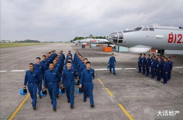 南海|寸步不让！美军机1天5次闯南海，解放军果断亮剑，载弹驱逐