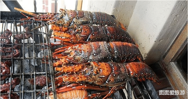 粉色|中国游客在非洲旅游，吃4只龙虾扔下500就走，为何却被当地人拦下