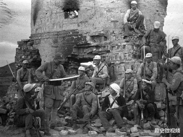 花木兰▲女扮男装的战斗英雄，战场5年荣立9次功，因妇科病被揭开身份