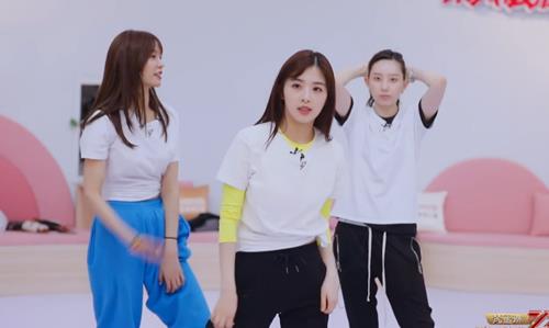 张含韵|张含韵的“李宁鞋”火了，价格还不到400元，网友：夏季必备！