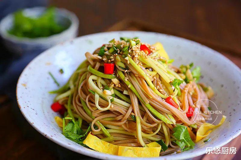 #凉面#夏天的爽口凉面，无油低脂，多吃一点也不用担心长胖