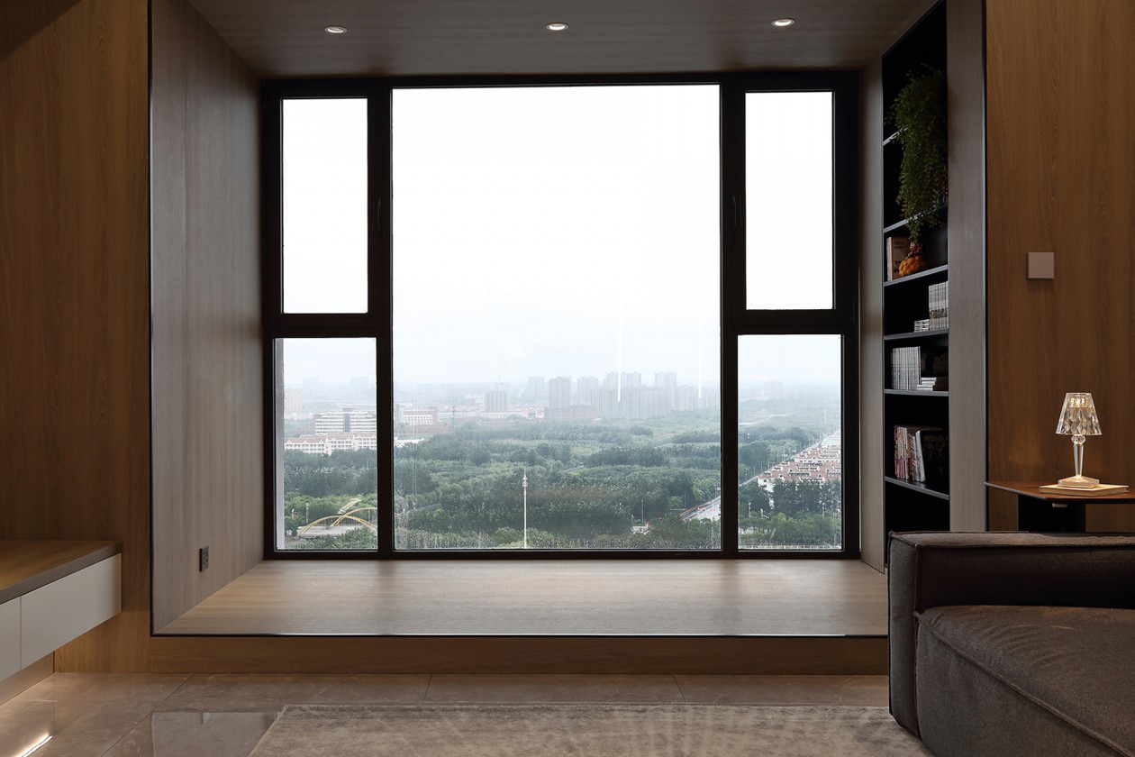 |他家130㎡三居室，一人独住，装修花费40W，客厅现代简洁清爽自然，浴缸放阳台，豪气，忍不住晒晒