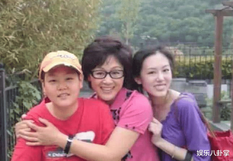 王姬|58岁王姬：与丈夫同甘共苦，27岁儿子智商仅4岁，女儿比她还漂亮
