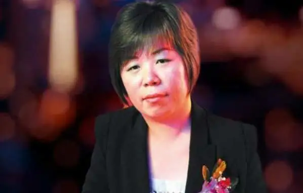 富士康|从富士康打工妹，到4000亿帝国掌门人，她如何缔造传奇？