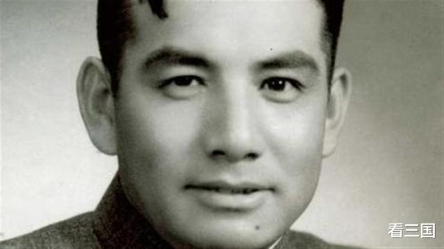 陈毅@他是林彪同窗，老蒋宠将，44岁战死，陈毅从此戴了半生墨镜