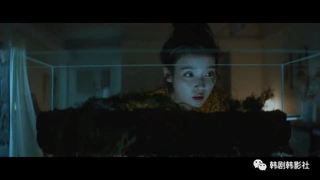 「eight」IU邀BTS SUGA合作《eight》 离世好友“客串”MV直催乐迷泪腺