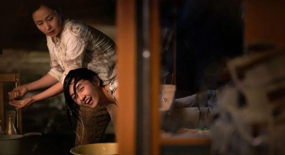 『张子枫』何炅为她伴奏,黄磊把她当闺女:张子枫,你太狠了!