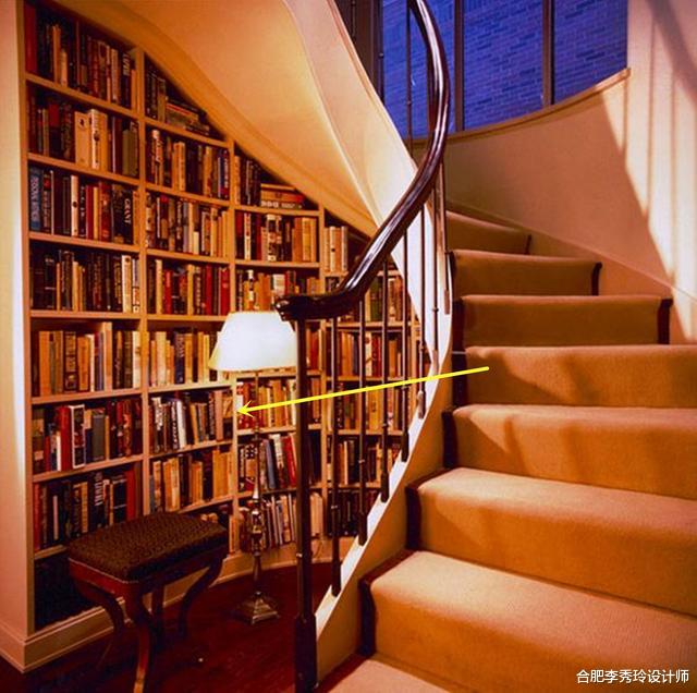 |晒晒他家楼梯下方，朋友都说省了个5㎡书房，多亏当初坚持改造