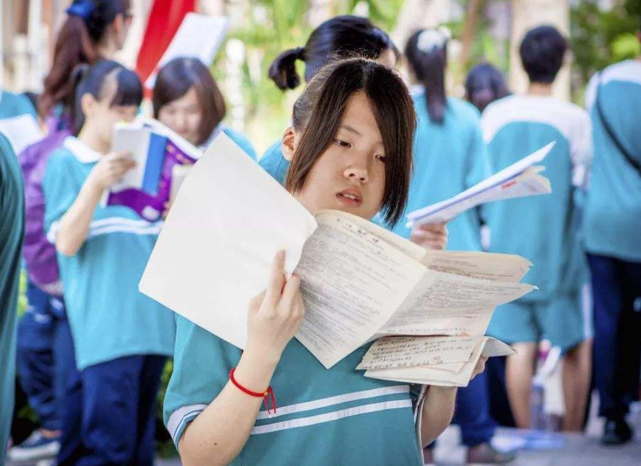 ##为何2020年高考被人们称为“史上最难高考”?这三件事是关键