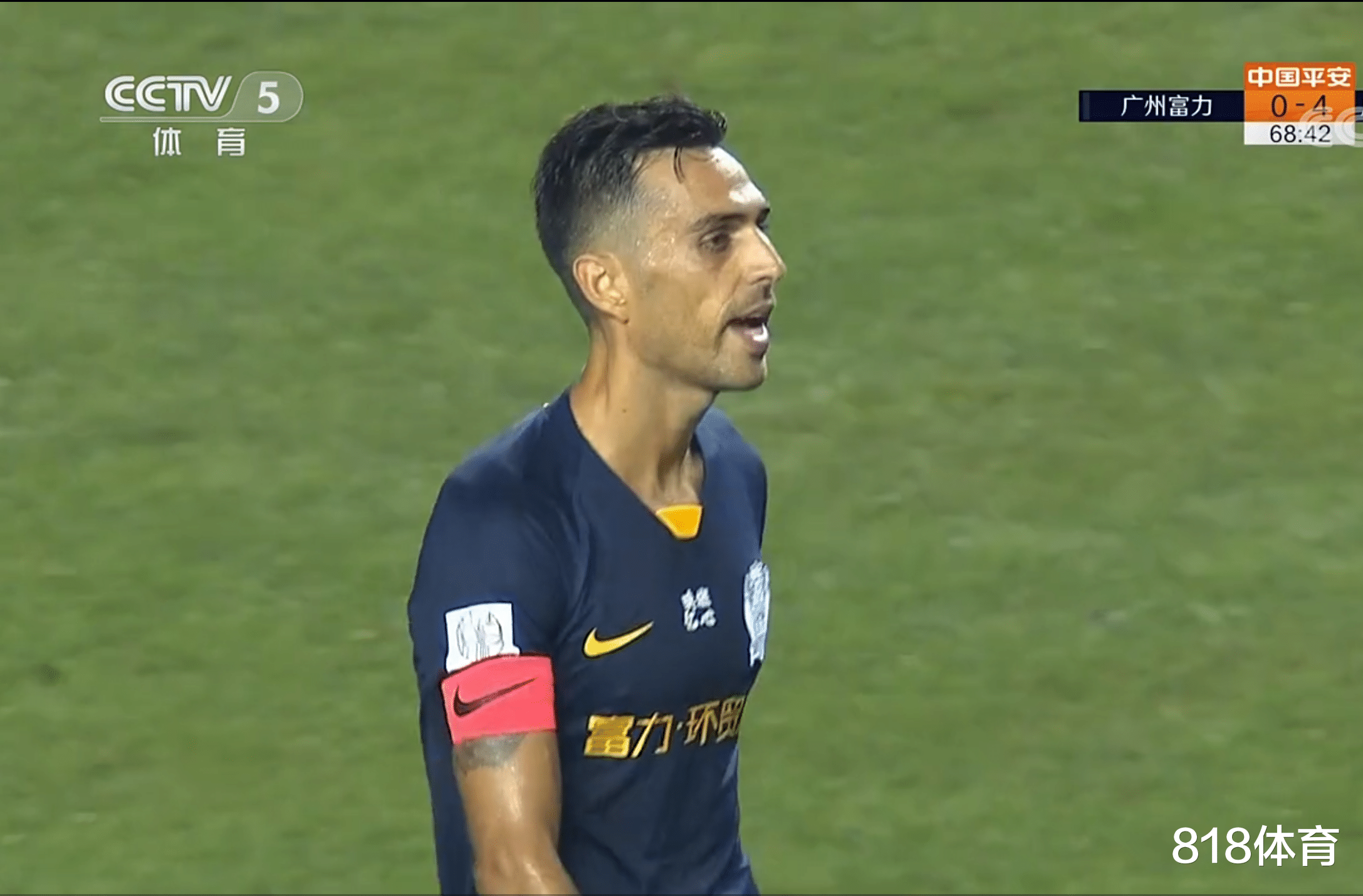 扎哈维|内讧! 扎哈维4v3不传球遭李提香怒斥, 做闭嘴手势回怼, 恒大球员拉架