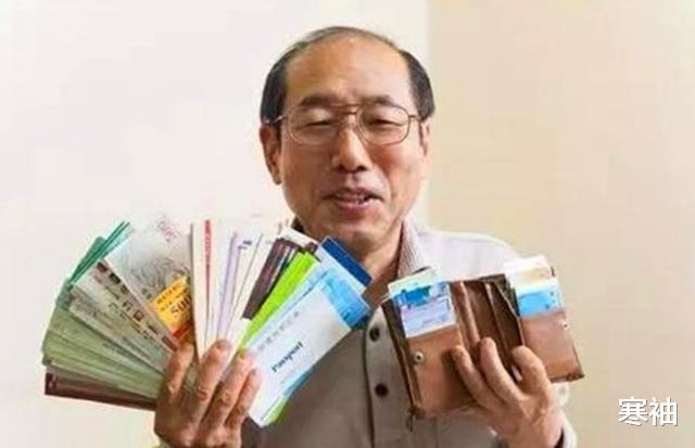 海底捞|70岁“薅羊毛”高手，拥有900多家公司股票，35年白吃白喝不花钱