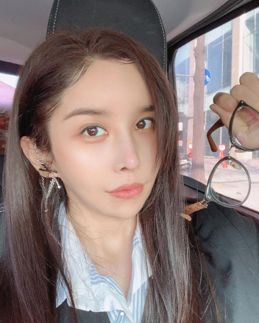 河莉秀|河莉秀年轻似少女，因变性更年期提前，45岁身体不如80岁老妈
