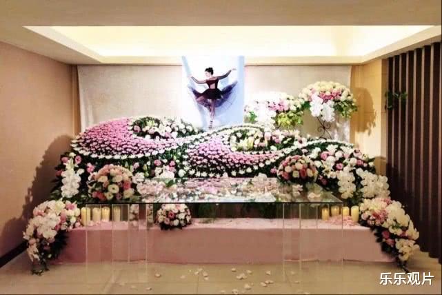 【辛龙】辛龙深夜更新发文：18个字追思爱妻刘真，锥心之痛仍旧难以放下