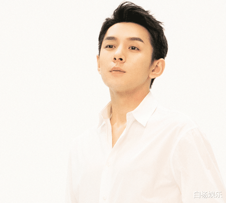 「张艺兴」又一男星被曝抽烟,但这次观众态度却很一致:狗仔没必要吧?