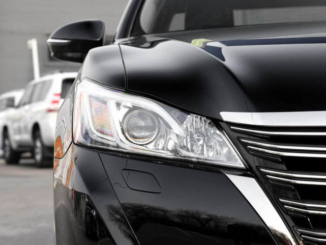 丰田皇冠|又一豪车倒下了！从80万跌至23万，连螺丝钉都是精品，却无人问