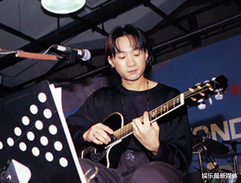 百度|黄家驹演唱会，歌迷曾闹事退票，如今这些人后悔很多年