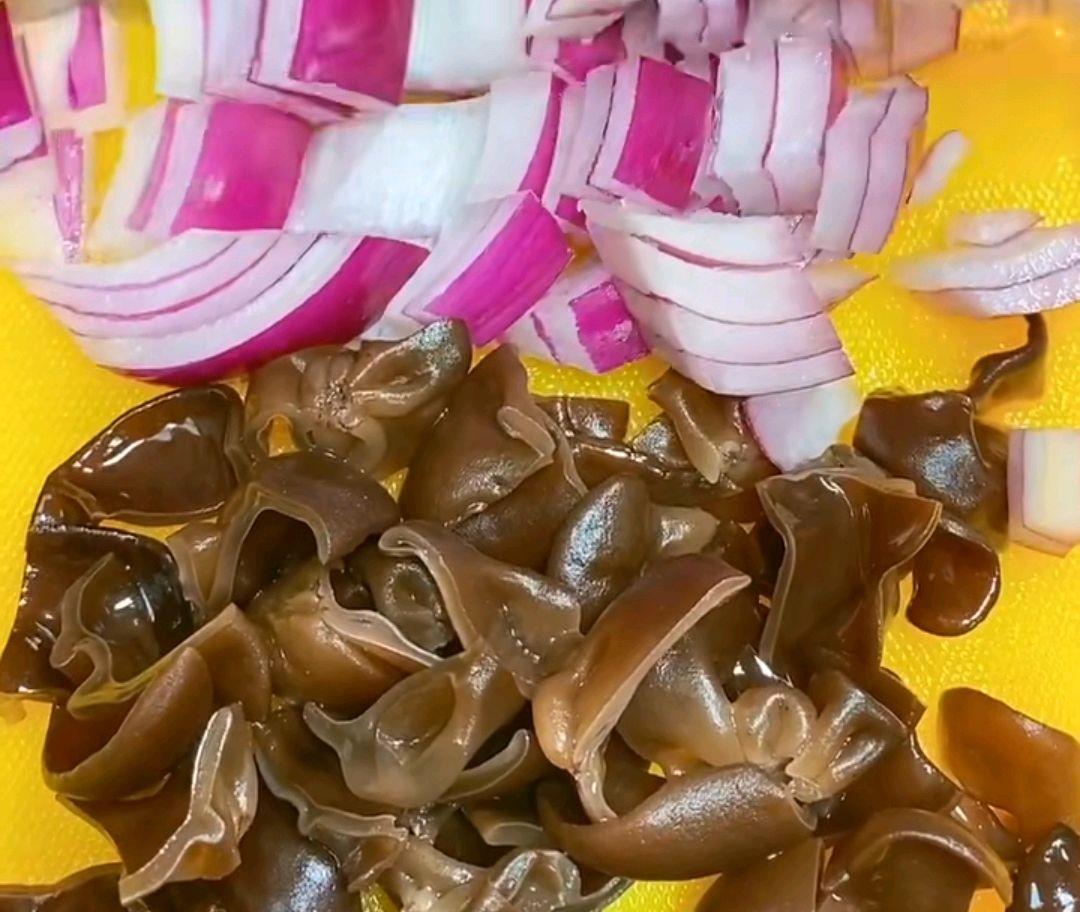 黄瓜|教你用一把花生米,做出最下饭的菜,家人都喜欢,当下酒菜也不错