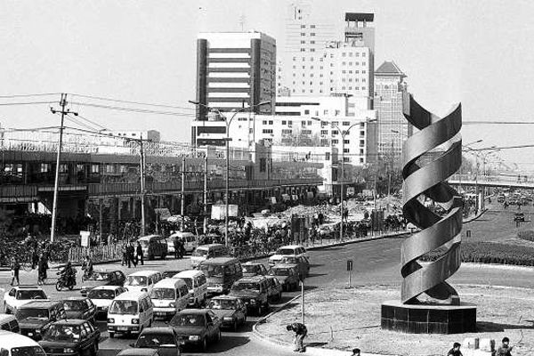 「马云」马云、张朝阳等大佬纷纷拜会的“大姐大”:巅峰跌倒谷底,谁还曾记得?