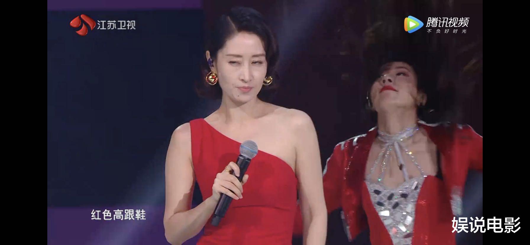 『韩雪』刘敏涛是咋了？和韩雪、万茜合唱，表情管理出戏，翻谁的白眼