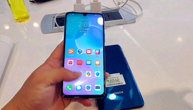 荣耀|用了就回不去？荣耀大屏机型开始松动价格，还有天玑800+双模5G