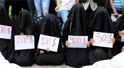 敘利亞少女在黑市被明碼標價，任人挑選，“羞體”是歷史倒退嗎？-圖4