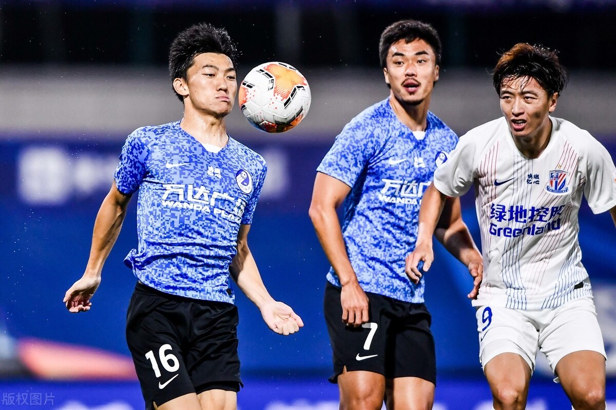 大连|大连人赛后球员评分:进球的龙东并非第一,U23球员童磊第五