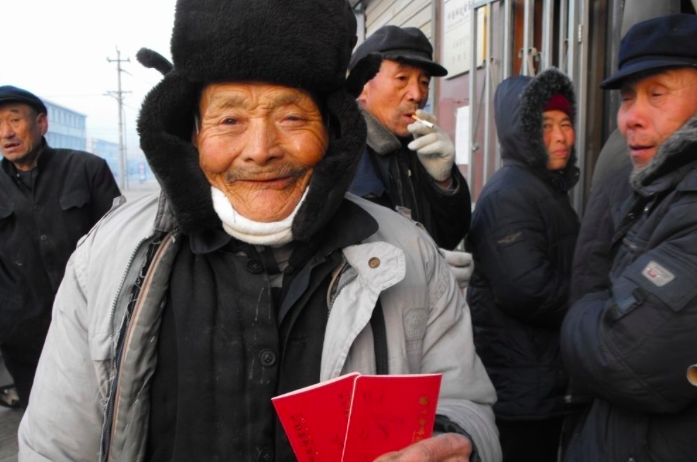 『』为什么农民也是众多职业中的一种，却没有退休金？