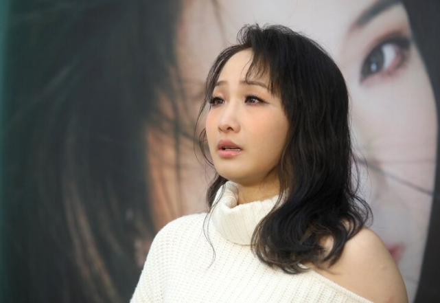 39歲知名女歌手宣佈患乳癌，記者會上痛哭3分鐘，陶晶瑩聽聞後哽咽落淚-圖7