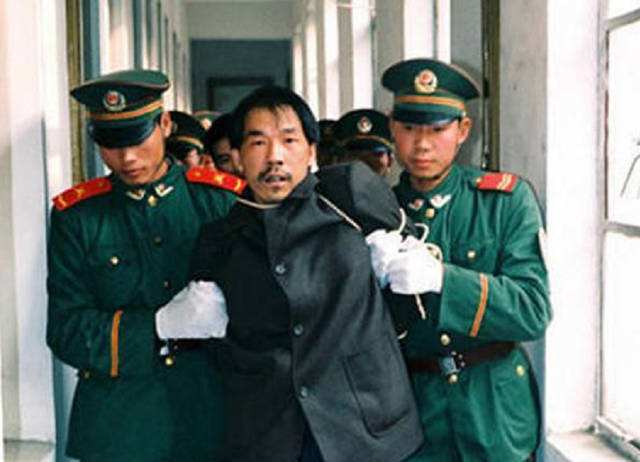 劳荣枝@蛇蝎美人劳荣枝：杀害7条人命逃窜20年，不要被恶人的伪装蒙骗