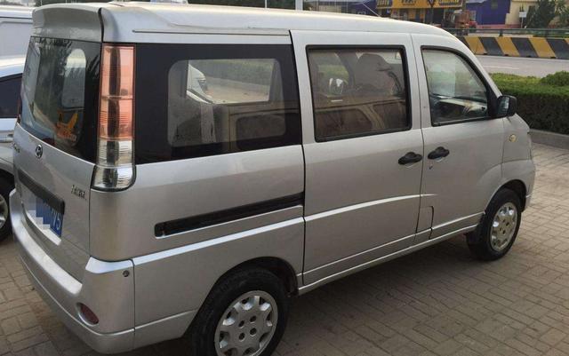 [面包车]为啥面包车基本没黑色的？车企：不是我不会造，而是你们不敢买！