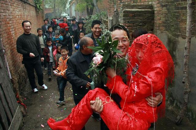 贝贝小屋 两口子快四十岁了存款不到20万,两个男孩,怎么过啊?