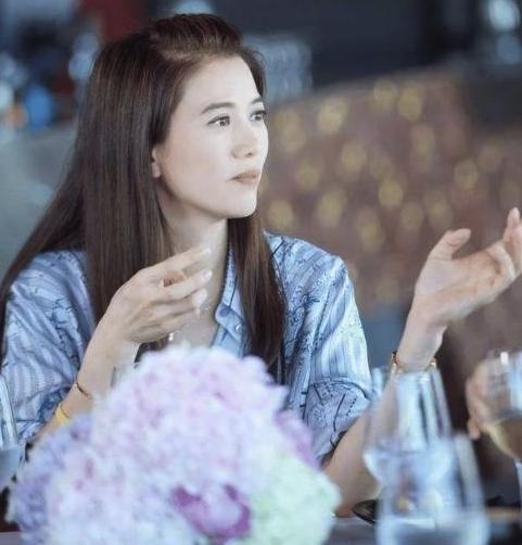 戚薇分享的国宝级洗发水，用完可5天不洗头，袁咏仪：我用3年了