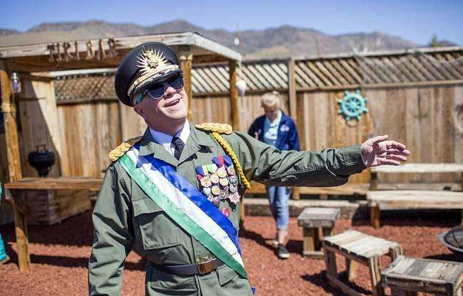 『火箭军』世界上最小的国家，仅8个人却有海军和火箭军，究竟是个啥国家？