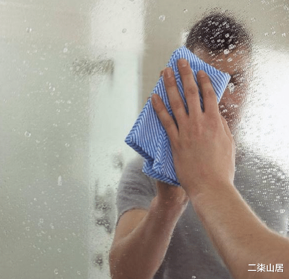 拖鞋|哪怕再穷，卫生间这4样东西要记得装，用过才知这钱花得值！