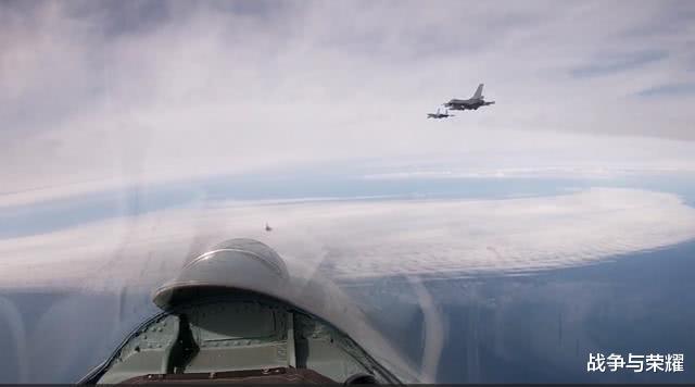 f-16@波罗的海爆发激烈空战，俄苏27拦截北约F16战机，7分钟后一方获胜