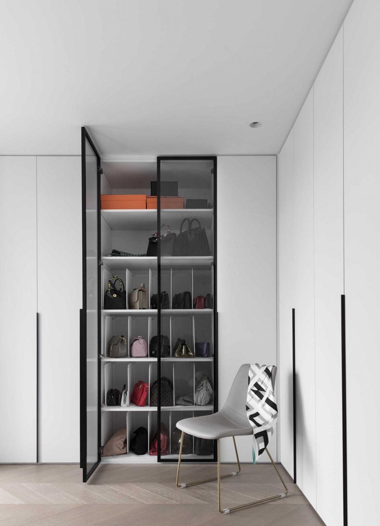 【】“去电视化”+留白设计,删繁就简,她的家美得恰到好处!