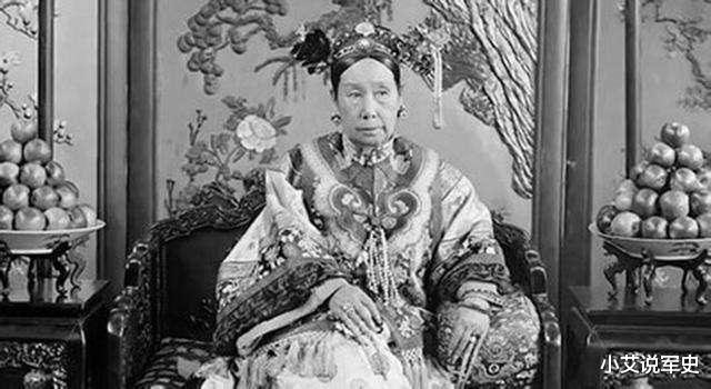 慈禧太后|慈禧年轻时有多美？把容貌修复到25岁，网友：她俩是同一个人？