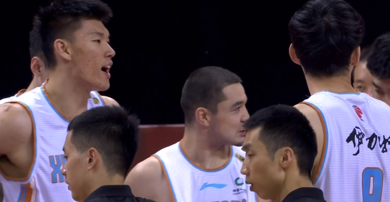 周琦|23分钟20+10!两战22中19,能客串组织后卫,谁还敢说周琦是混子?