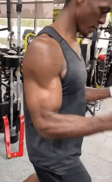 『湖人队』仅79天！湖人34岁老将练成筋骨人，手臂壮如锡安，比霍华德还要拼