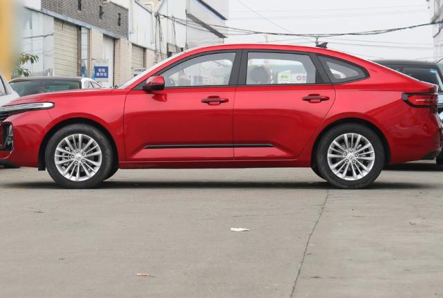 宝骏|不足6万,比朗逸大一圈,标配10.25寸大屏,车友:帝豪买早了