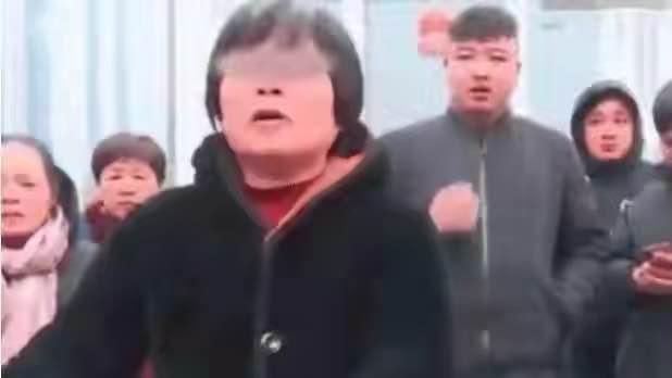 时间要闻|玛莎拉蒂女车主欲赔457万求活，死者家属痛斥：一分不要，就要她死