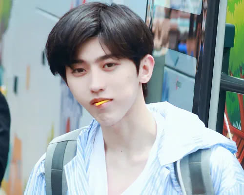 #蔡徐坤#蔡徐坤有多真实？看看《奔跑吧》的泥潭战，只有他与众不同