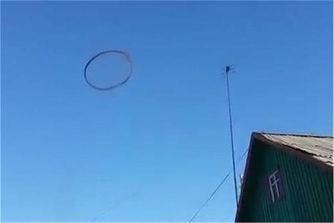 科学家|哈萨克斯坦上空出现“传送门”，难道是穿越通道，会出现生物吗？
