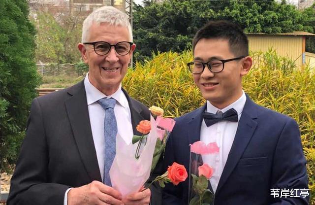 「英国」24岁儿子和75岁英国男结婚，中国父亲力挺，呼吁放下道德屠刀！