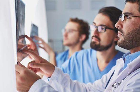 #肾癌#31岁男子肾癌离世，不抽烟喝酒，医生叹气：都毁在了两件事上！