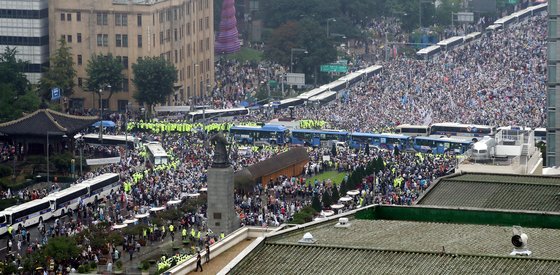 這個國傢是你個人的嗎：韓國上萬人集會 要求罷免文在寅-圖8