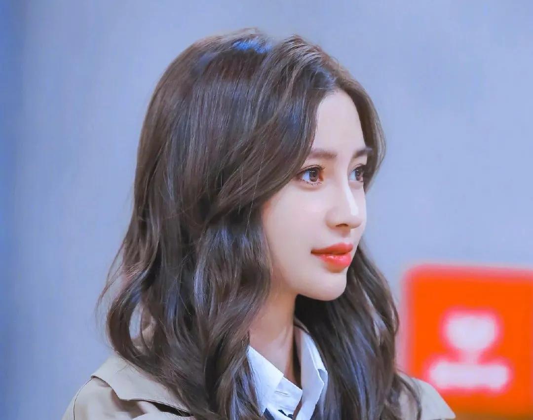 古力娜扎|欧阳娜娜和娜扎同框被虐成助理？美女和大美女的差距究竟在哪？