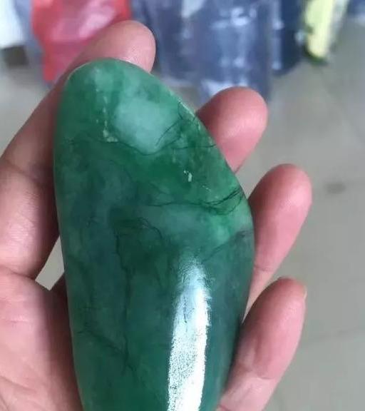 飘花翡翠：一块带色飘花翡翠片料雕刻商旅不绝景象的丝绸之路——雄伟壮观