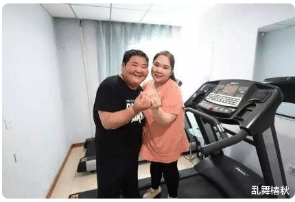 林月|“最胖夫妻俩”为生娃决心减肥,丈夫395妻子396,减肥一年认不出来